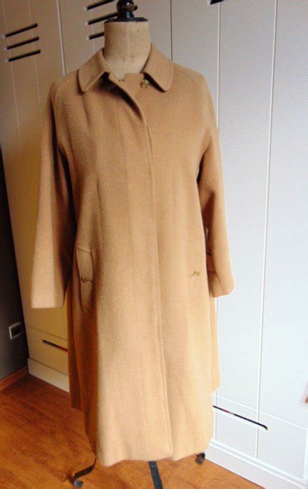 Vintage pure camel hair coat Burberrys London, classic, single